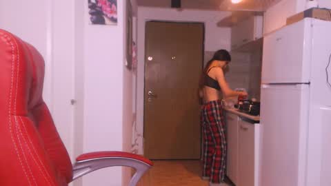 simyhvn online show from December 4, 8:05 am