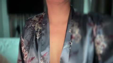 Snapshot of sindrastone chatting on October 3, 4:12 pm Sindra online show from October 3, 4:12 pm