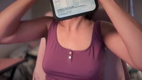 Snapshot of sindrastone chatting on October 25, 7:10 pm Sindra online show from October 25, 7:10 pm