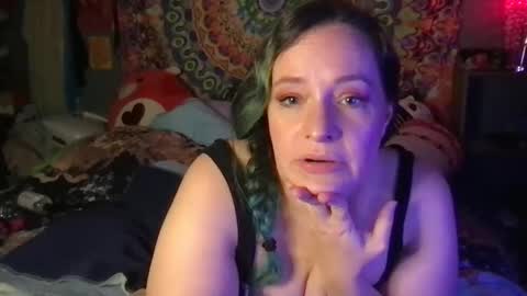 Snapshot of sirenfalls888 chatting on October 2, 4:39 am RavenFalls Aphrodite Priestess online show from October 2, 4:39 am