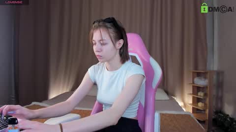 Emily online show from December 19, 12:59 am