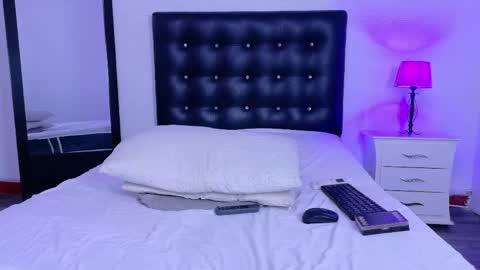 skinny_hottie18 online show from April 16, 8:19 pm