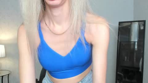 Snapshot of skinnyladyy chatting on February 27, 2:10 am Skinnyladyy online show from February 27, 2:10 am