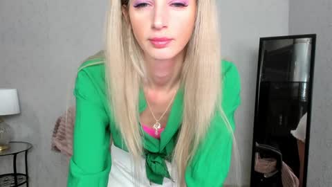 Snapshot of skinnyladyy chatting on February 9, 2:06 am Skinnyladyy online show from February 9, 2:06 am
