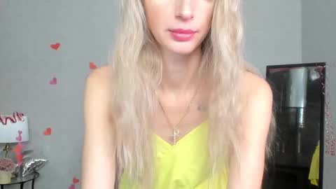 Snapshot of skinnyladyy chatting on February 12, 2:03 am Skinnyladyy online show from February 12, 2:03 am