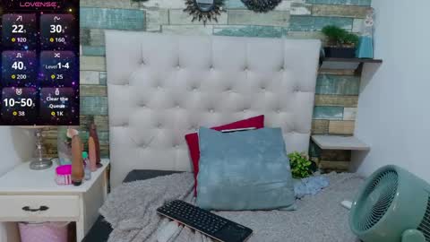 skyler_naomi online show from April 14, 4:29 pm