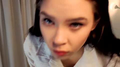 Lily online show from November 20, 1:23 pm