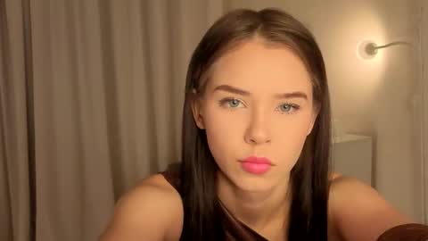 Lily online show from November 12, 1:20 pm