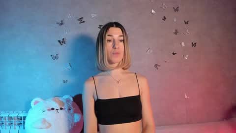 Snapshot of smaillev chatting on February 23, 8:39 pm Melani online show from February 23, 8:39 pm