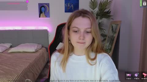 Snapshot of small_blondee chatting on December 2, 9:04 pm Emily online show from December 2, 9:04 pm