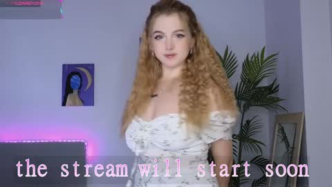 Snapshot of small_blondee chatting on January 9, 3:26 am Emily online show from January 9, 3:26 am