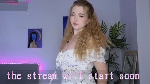 Snapshot of small_blondee chatting on January 4, 3:18 am Emily online show from January 4, 3:18 am