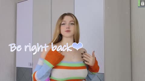 Snapshot of small_blondee chatting on January 28, 1:27 pm Emily online show from January 28, 1:27 pm