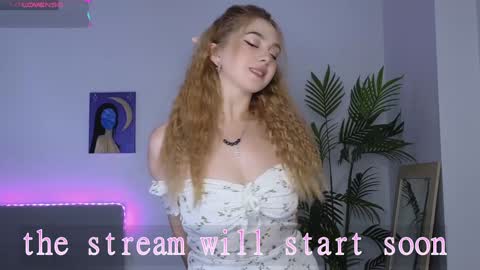 Snapshot of small_blondee chatting on January 10, 7:25 am Emily online show from January 10, 7:25 am