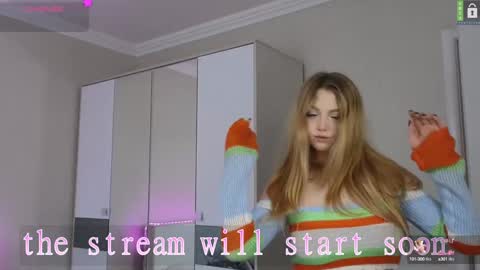 Snapshot of small_blondee chatting on January 31, 9:26 pm Emily online show from January 31, 9:26 pm