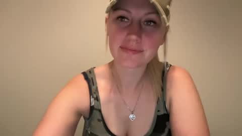 Snapshot of smexxii93 chatting on December 9, 2:56 am smexxii93 online show from December 9, 2:56 am