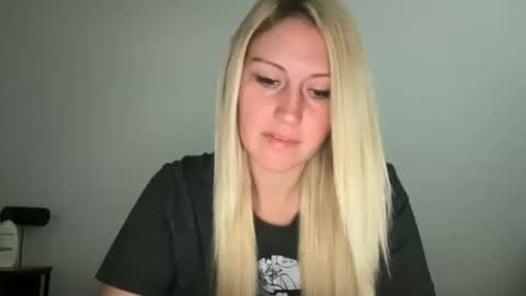 Snapshot of smexxii93 chatting on October 20, 2:31 pm smexxii93 online show from October 20, 2:31 pm