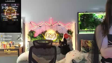 smilym online show from October 31, 9:19 pm