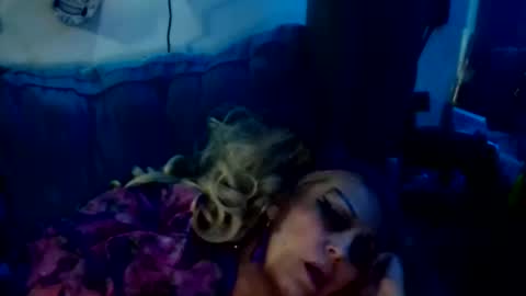 Snazzyteez online show from October 4, 3:45 am