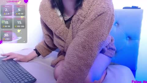 Snapshot of snow_baall chatting on January 3, 11:14 am IG OF red moonn online show from January 3, 11:14 am