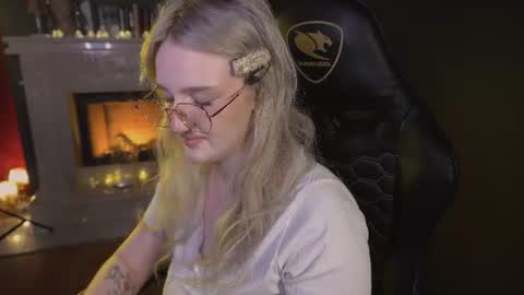 Ellie online show from August 2, 6:05 am