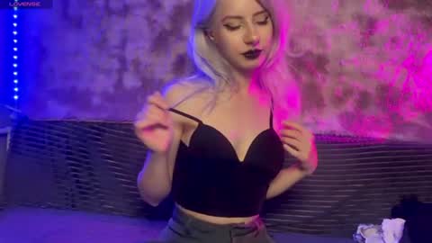 snowy_alice online show from June 22, 5:32 pm