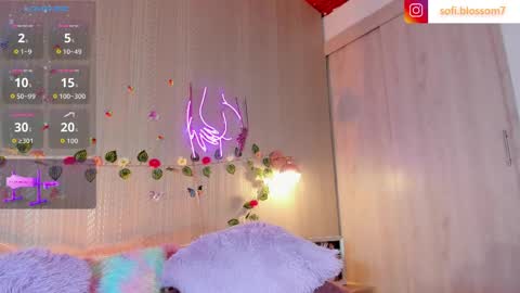 Sofi Blossom  online show from May 26, 9:36 pm
