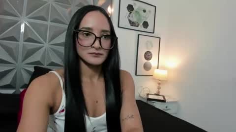 sofi_loades1 online show from June 22, 3:09 pm