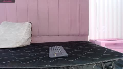 Snapshot of sofi_sweet09 chatting on December 9, 7:29 pm Susy online show from December 9, 7:29 pm
