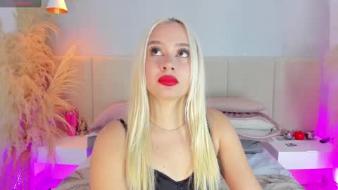 Snapshot of sofia_pamela chatting on September 28, 3:17 pm SOFIA PAMELA online show from September 28, 3:17 pm