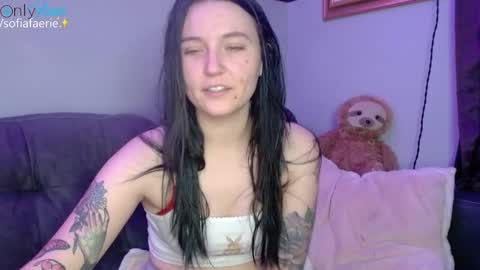 Snapshot of sofiafaerie chatting on December 10, 9:43 pm sofiafaerie online show from December 10, 9:43 pm