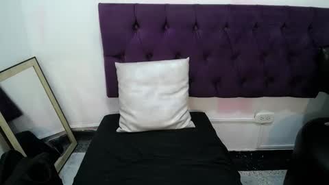 sofiakitty18 online show from December 14, 6:35 pm