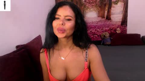 Snapshot of sofialiub chatting on December 19, 4:13 pm sofialiub online show from December 19, 4:13 pm