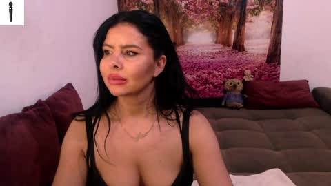 Snapshot of sofialiub chatting on December 7, 10:06 pm sofialiub online show from December 7, 10:06 pm