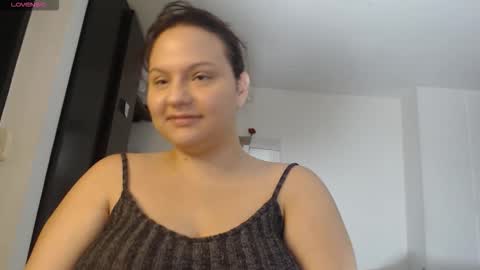 sofiamooon_ online show from December 1, 4:16 am