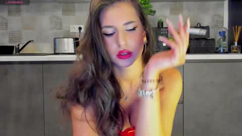 Snapshot of sofiewild25 chatting on September 17, 1:09 pm Sofiewild25 online show from September 17, 1:09 pm