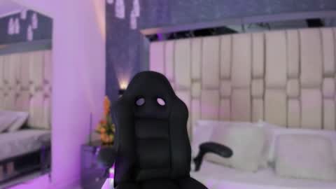 Snapshot of sofiewild_ chatting on October 7, 8:13 pm sofie online show from October 7, 8:13 pm