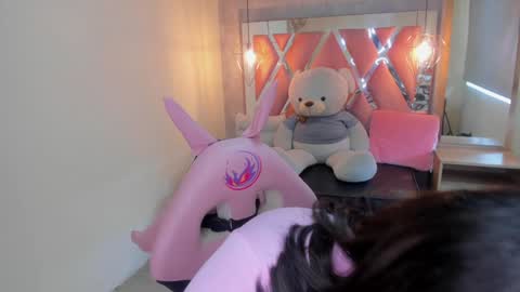   online show from December 6, 3:22 pm