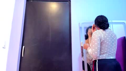 sofiifox online show from November 13, 8:30 pm