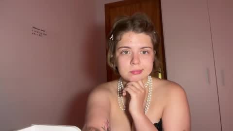 Ilisabet online show from April 10, 11:05 am