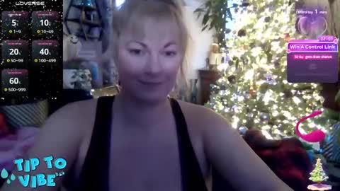 solesticia online show from December 14, 8:40 pm