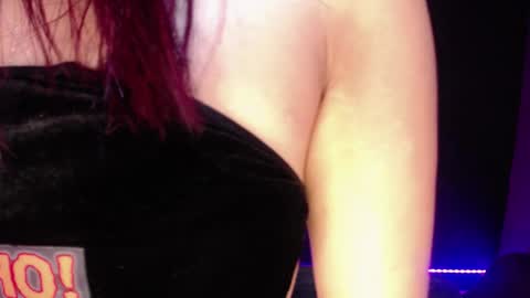 Snapshot of sommer_alexa chatting on December 24, 6:39 pm Alexa online show from December 24, 6:39 pm