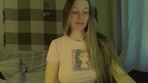 Mary online show from December 3, 10:04 am