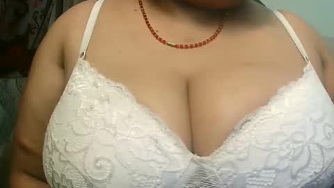 Snapshot of soni88888 chatting on February 16, 3:27 pm soni88888 online show from February 16, 3:27 pm