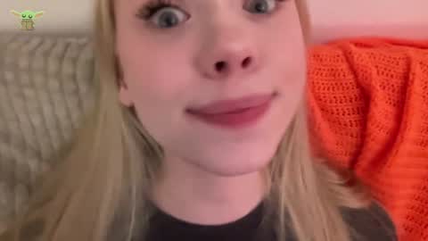 Snapshot of sonyaplush chatting on December 11, 8:50 pm Sonya  Instagram   Twitter sonyaplushgirl  OnlyFans sonyaplush online show from December 11, 8:50 pm