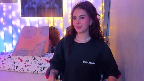 Snapshot of sophi_01 chatting on March 5, 5:50 am sophie online show from March 5, 5:50 am