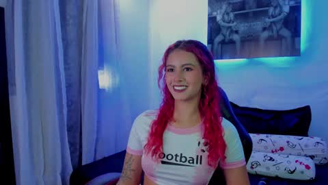 Snapshot of sophi_01 chatting on December 14, 5:40 am sophie online show from December 14, 5:40 am