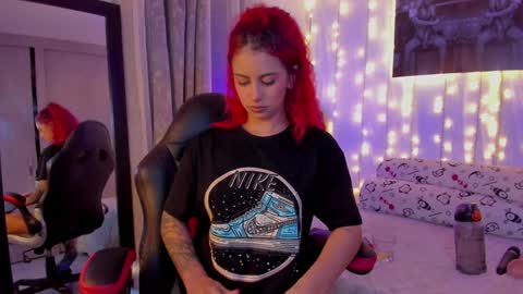 Snapshot of sophi_01 chatting on January 31, 6:24 am sophie online show from January 31, 6:24 am