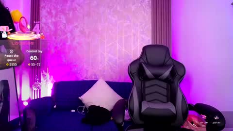 Snapshot of sophi_gray chatting on October 21, 12:09 pm Shophi online show from October 21, 12:09 pm