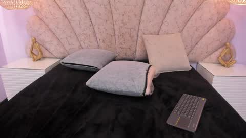 Sophi online show from April 18, 7:07 pm